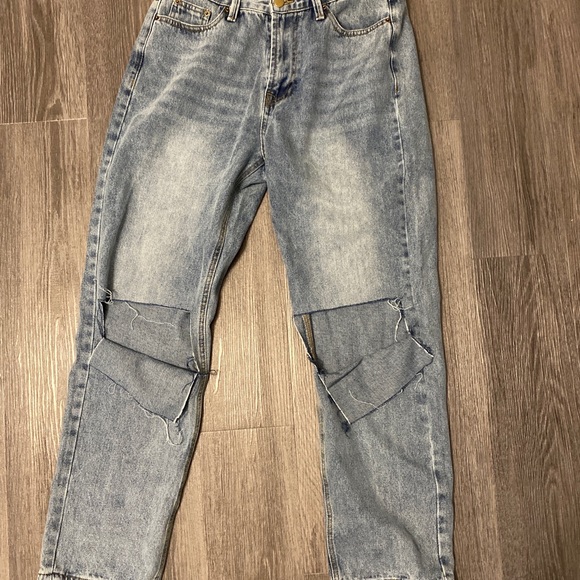 Mom Jeans - Picture 1 of 2